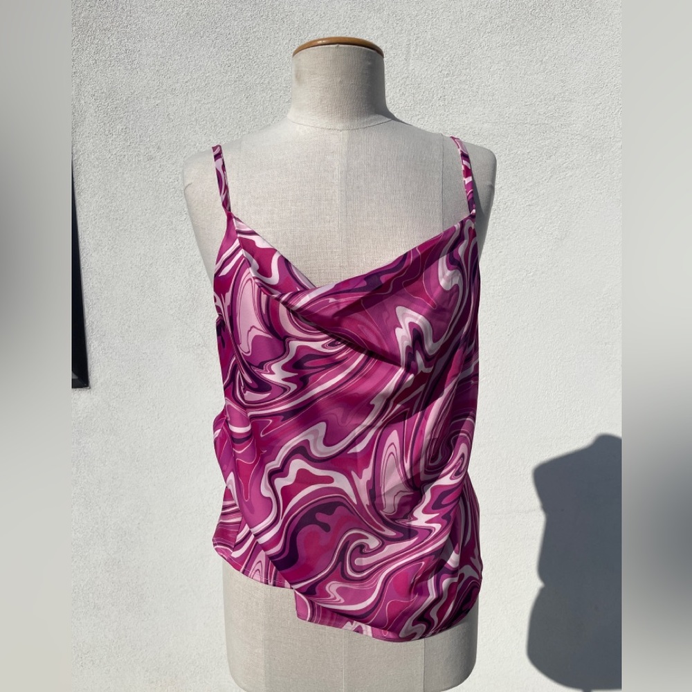 NWT WAYF tie dye swirl pink top size M